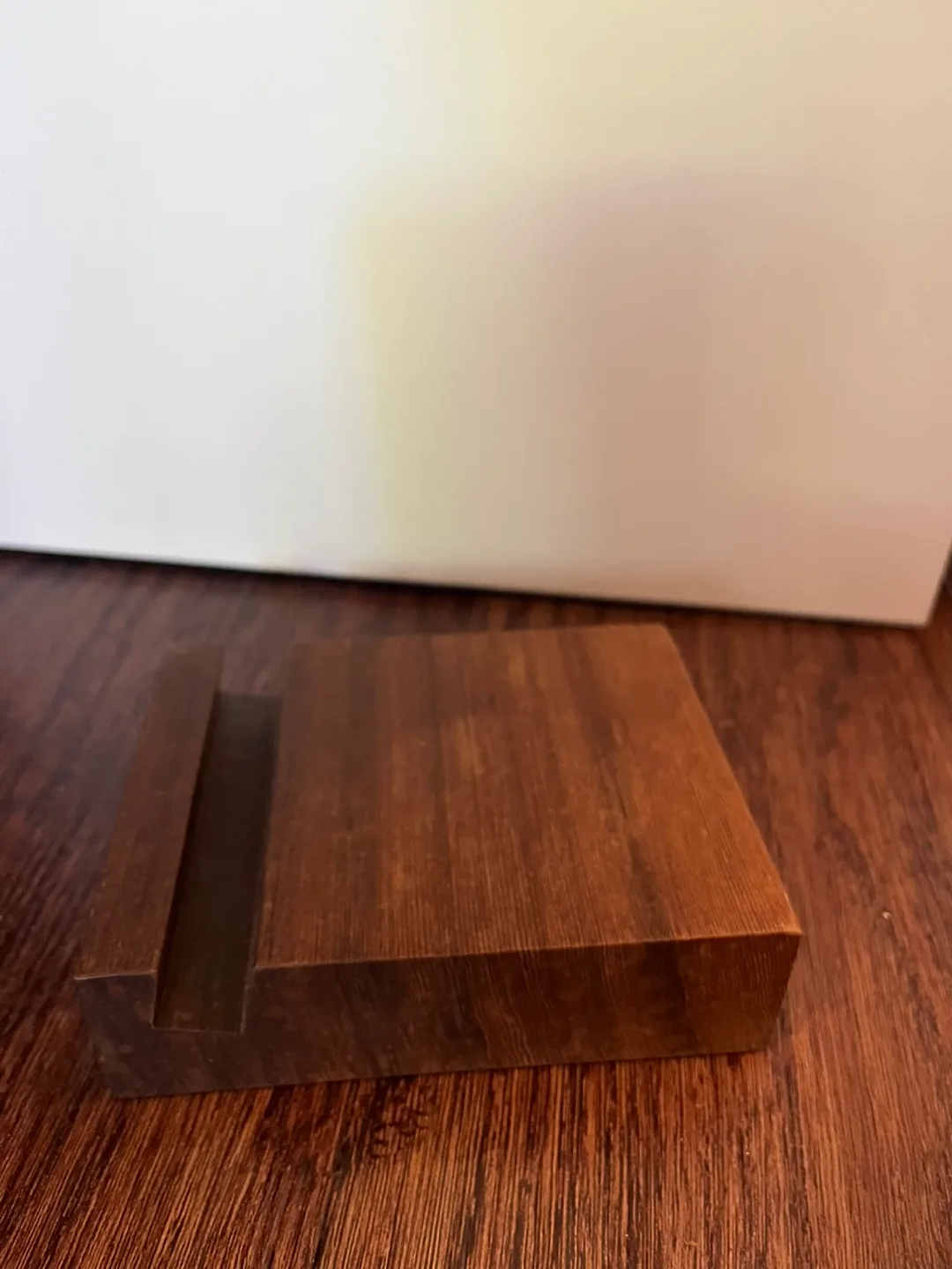Hand Crafted Wooden Tablet Stand image indicator(3)