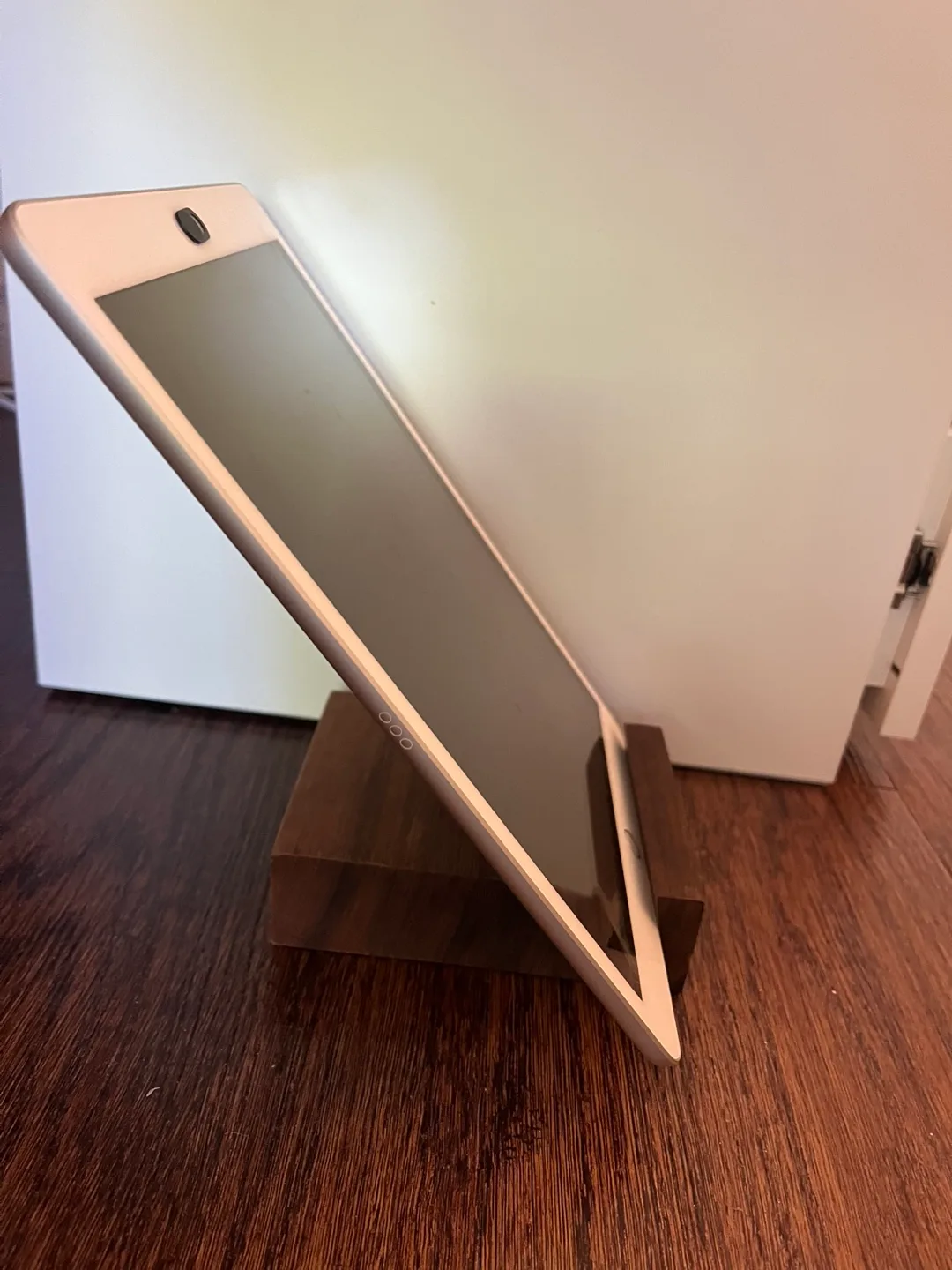 Hand Crafted Wooden Tablet Stand image indicator(4)