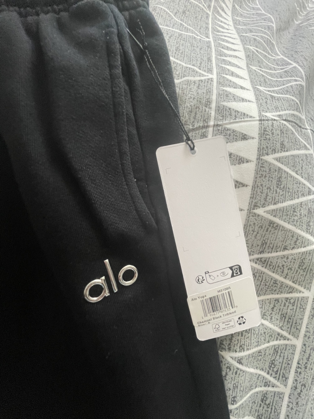 Alo Yoga Black Sweatpants - photo 2