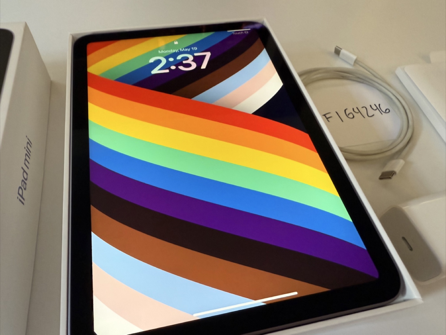 iPad mini (6th gen) - Purple - Like New in Box - photo 2