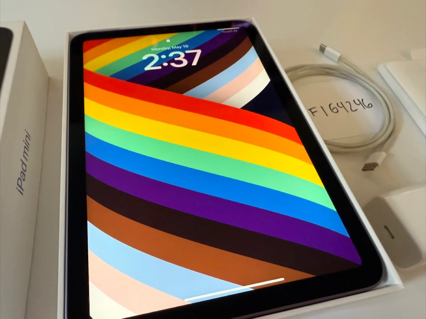 iPad mini (6th gen) - Purple - Like New in Box image indicator(2)