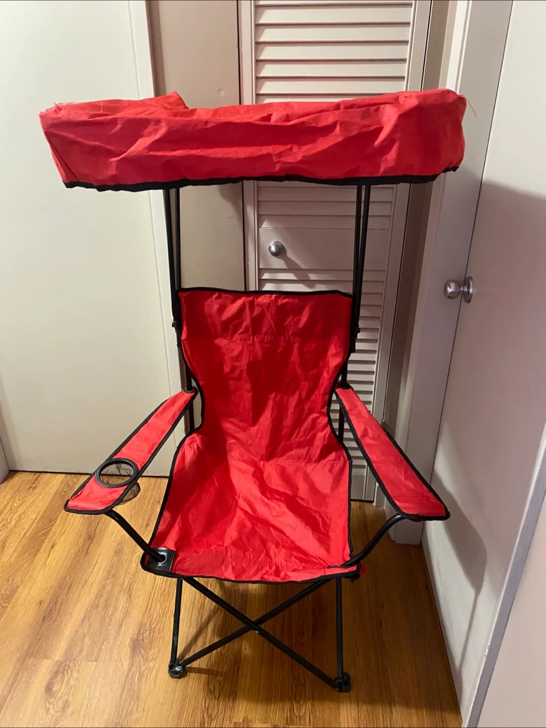Red camping chair with sunshade – check description thumbnail