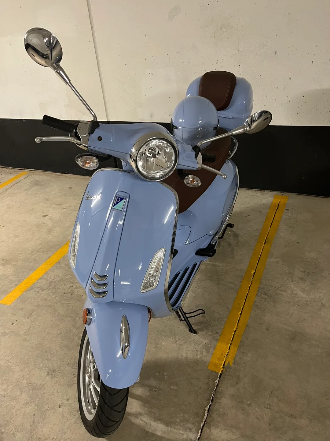 Vespa Primavera 150 - Pastel Blue - Excellent Condition thumbnail