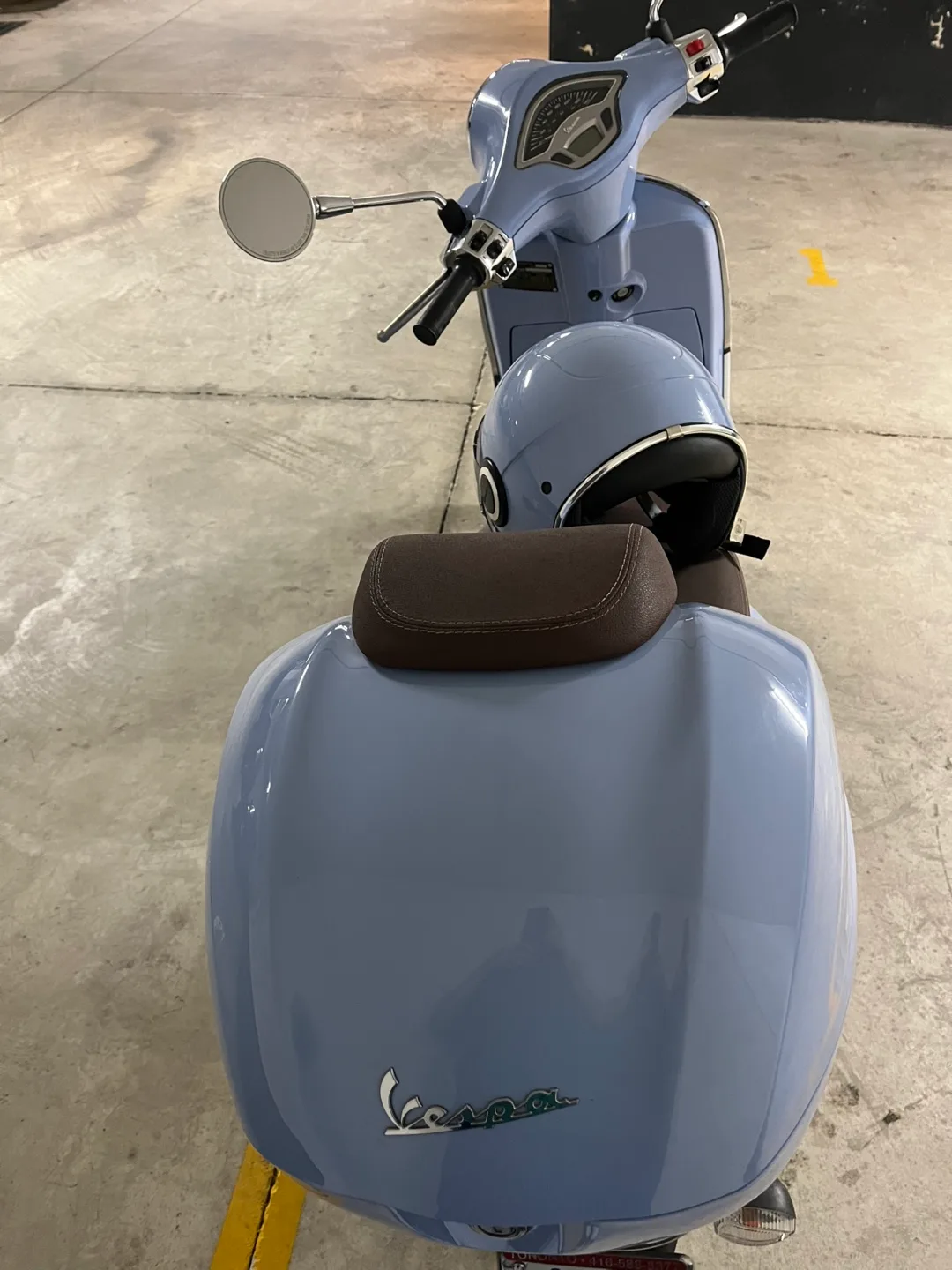 Vespa Primavera 150 - Pastel Blue - Excellent Condition image indicator(4)