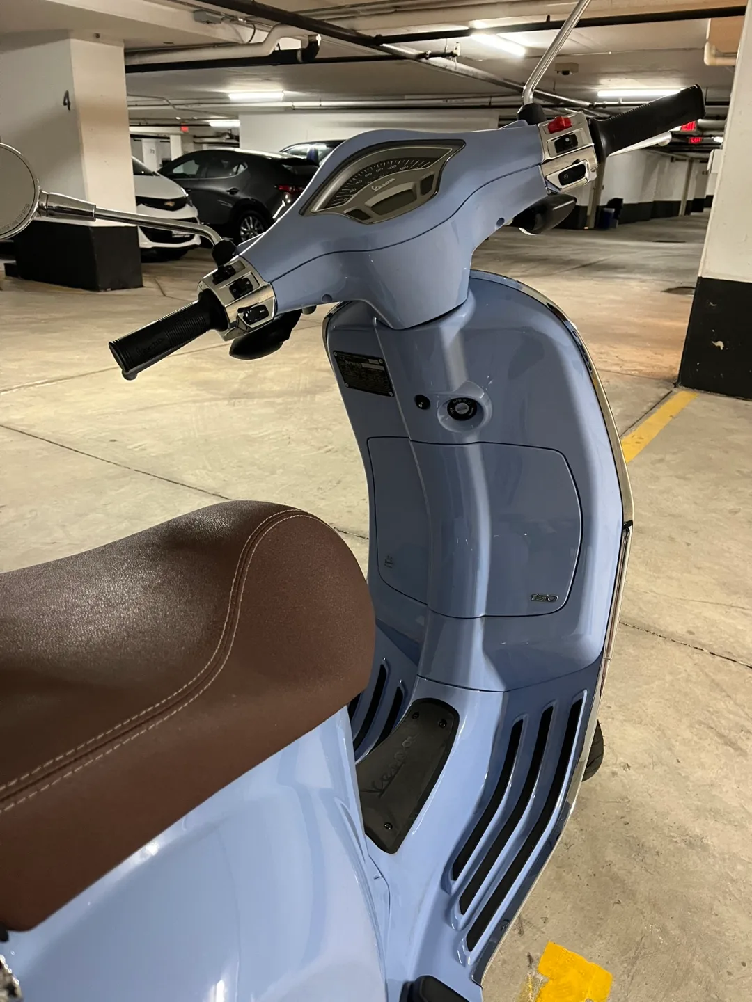 Vespa Primavera 150 - Pastel Blue - Excellent Condition image indicator(5)