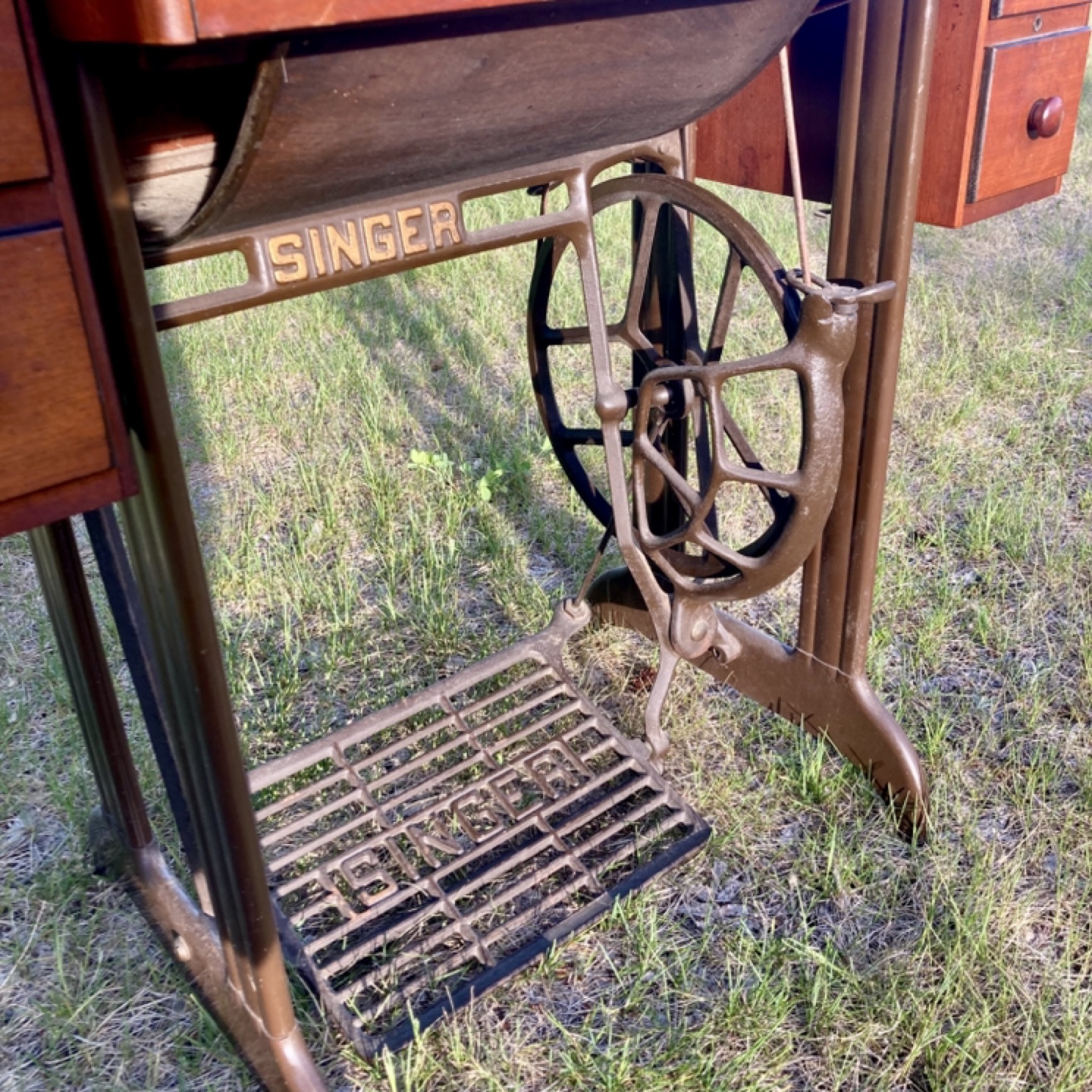 Excellent Working Treadle Sewing Machine - photo 4