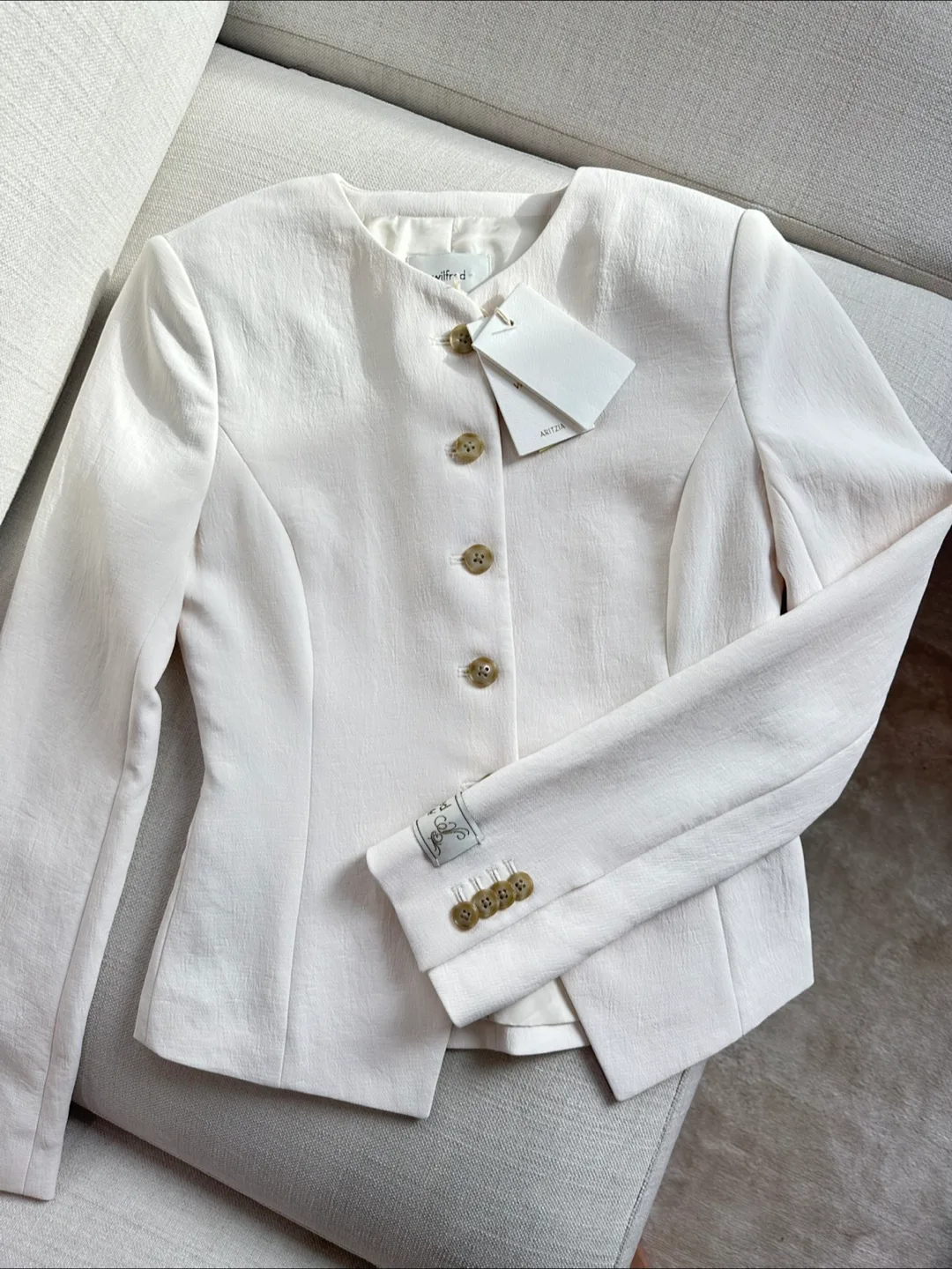 Aritzia Regal Blazer Size 0 NWT thumbnail