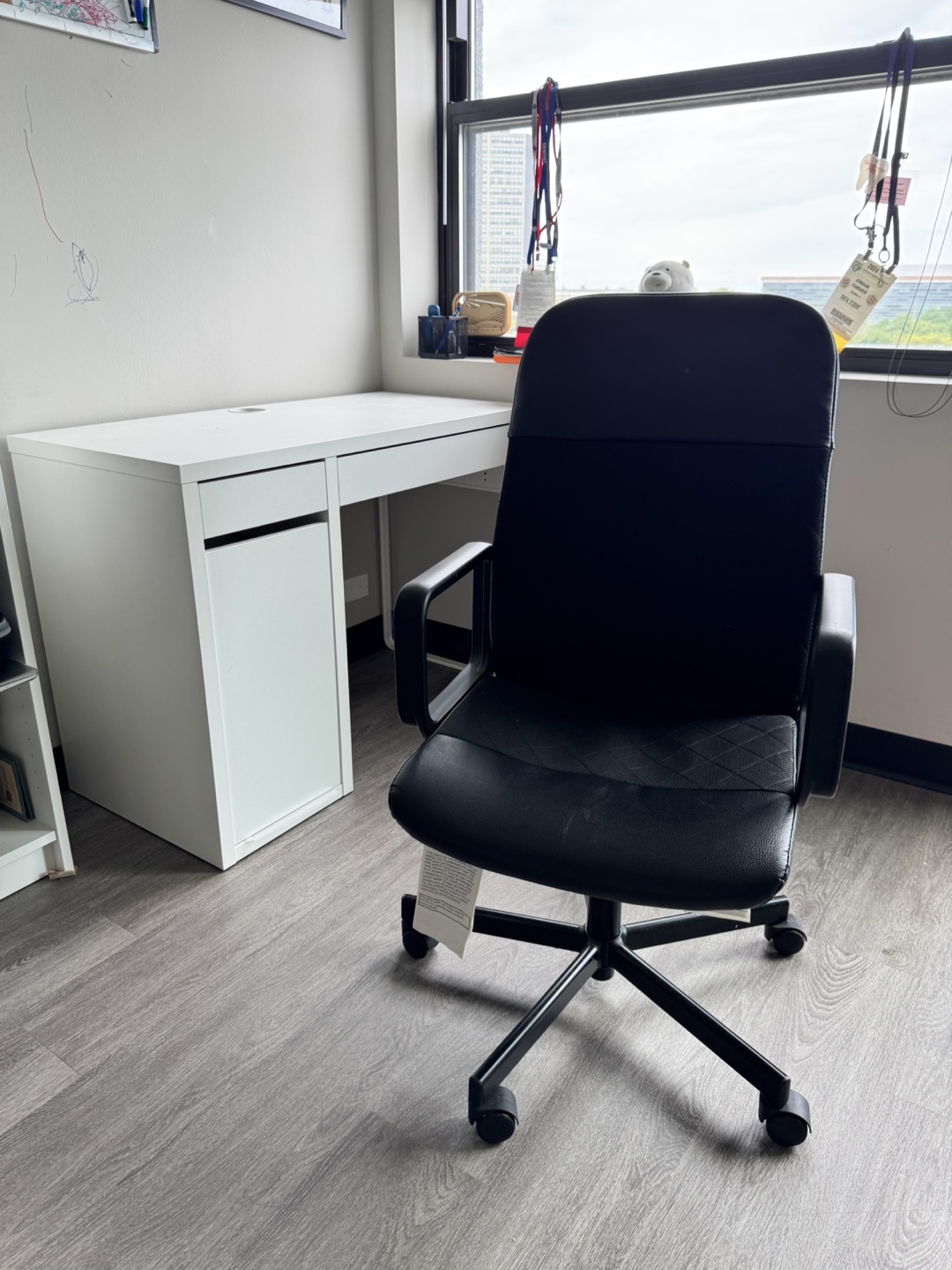 White Desk with Black Office Chair - photo 3