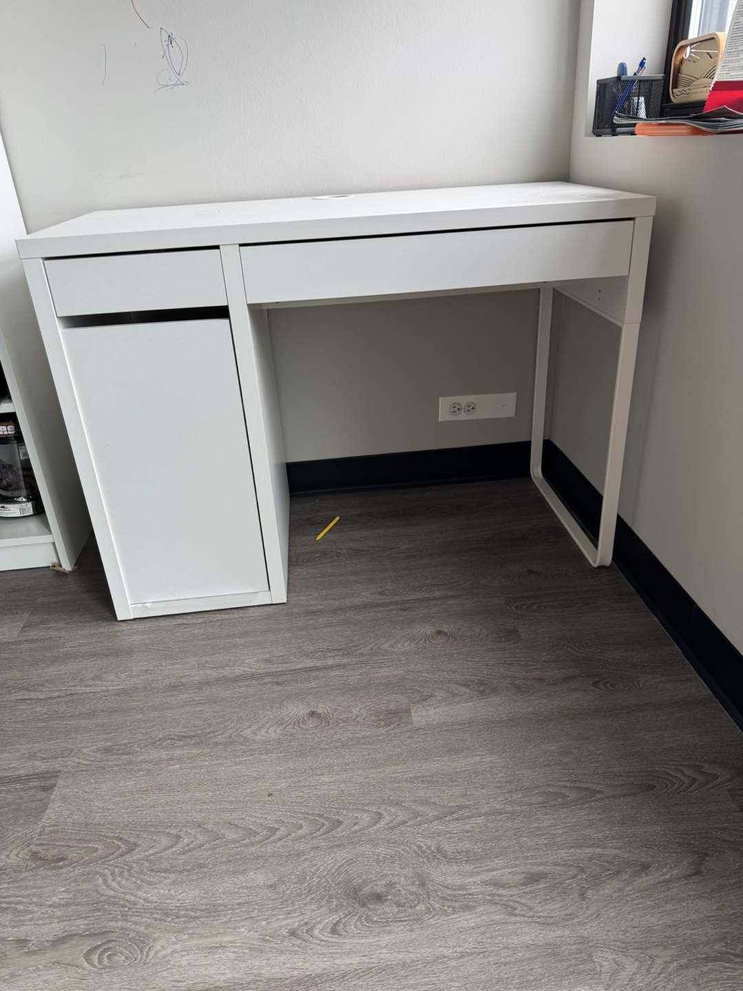 White Desk with Black Office Chair - photo 2