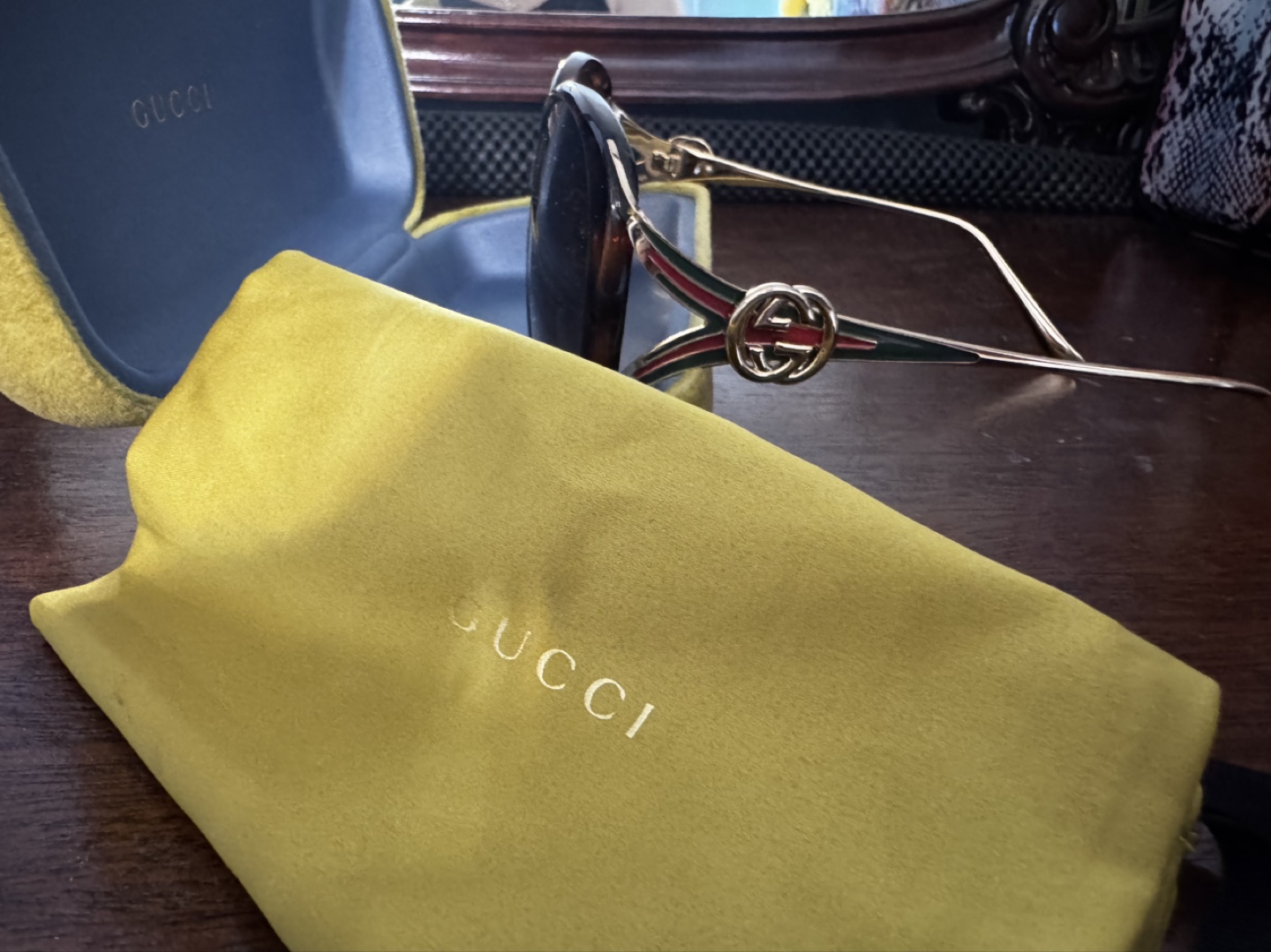 Authentic Gucci Sunglasses with Case and Cloth - photo 4