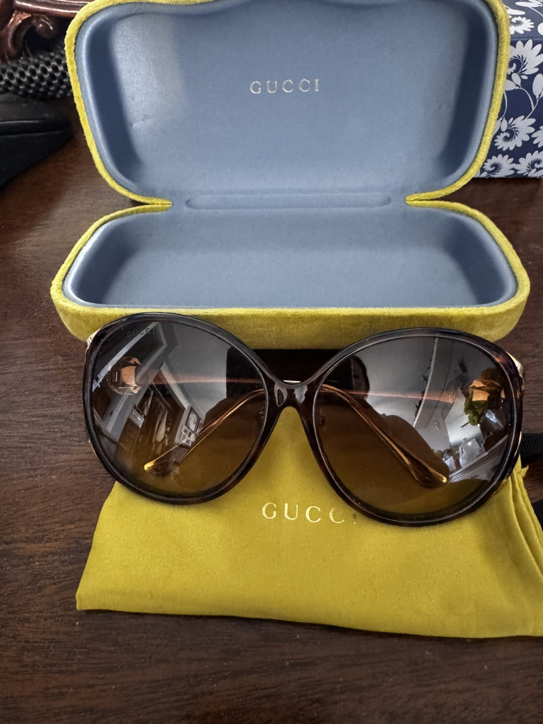 Authentic Gucci Sunglasses with Case and Cloth
