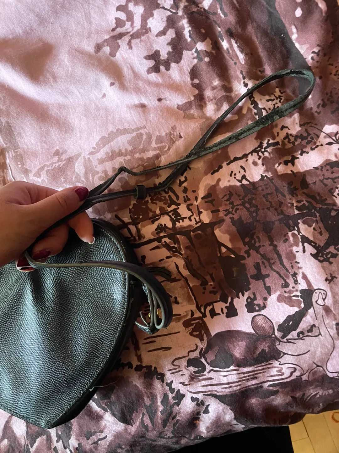 Black Heart Shaped Crossbody Bag image indicator(4)