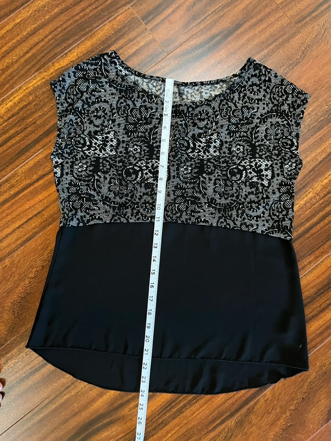 RD Style women’s medium textured & crepe blouse, black and white image indicator(3)