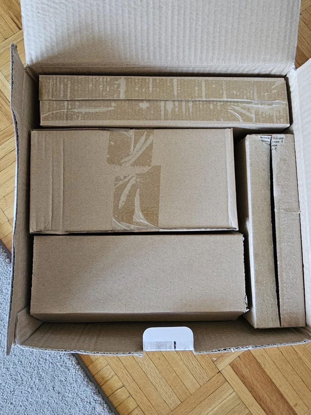 16-Piece Porcelain Dinnerware Set - Floral Design image indicator(3)