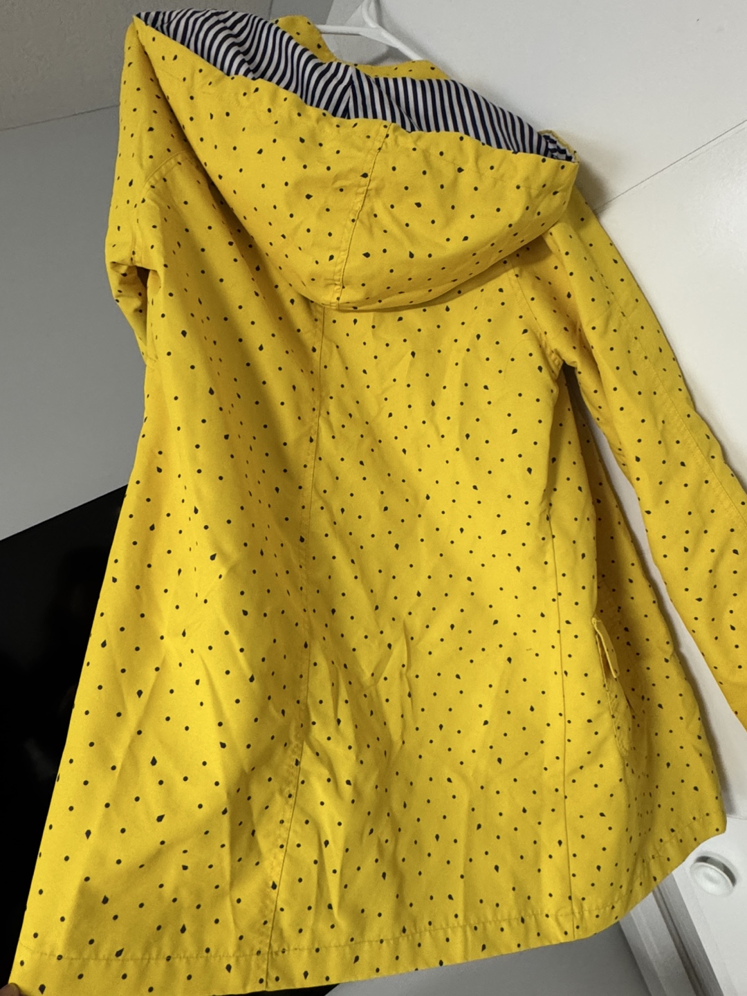Yellow polka dot raincoat - photo 3
