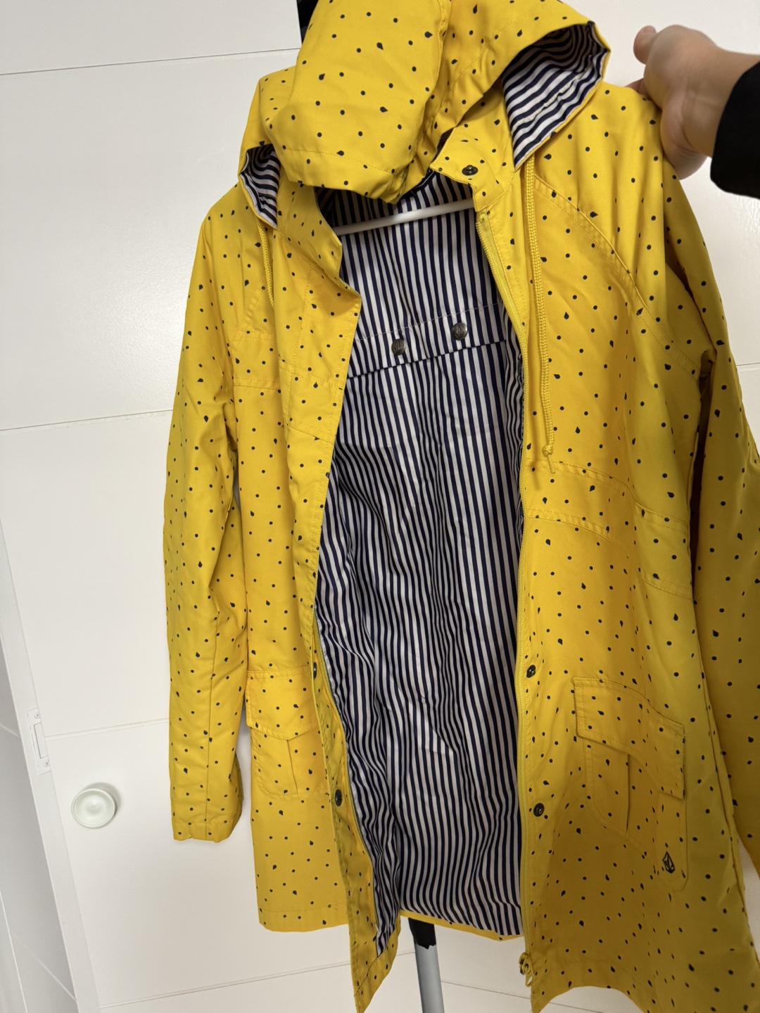 Yellow polka dot raincoat - photo 4