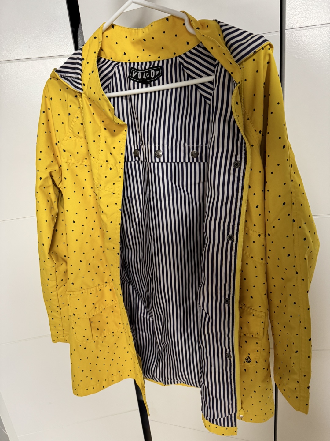 Yellow polka dot raincoat - photo 2