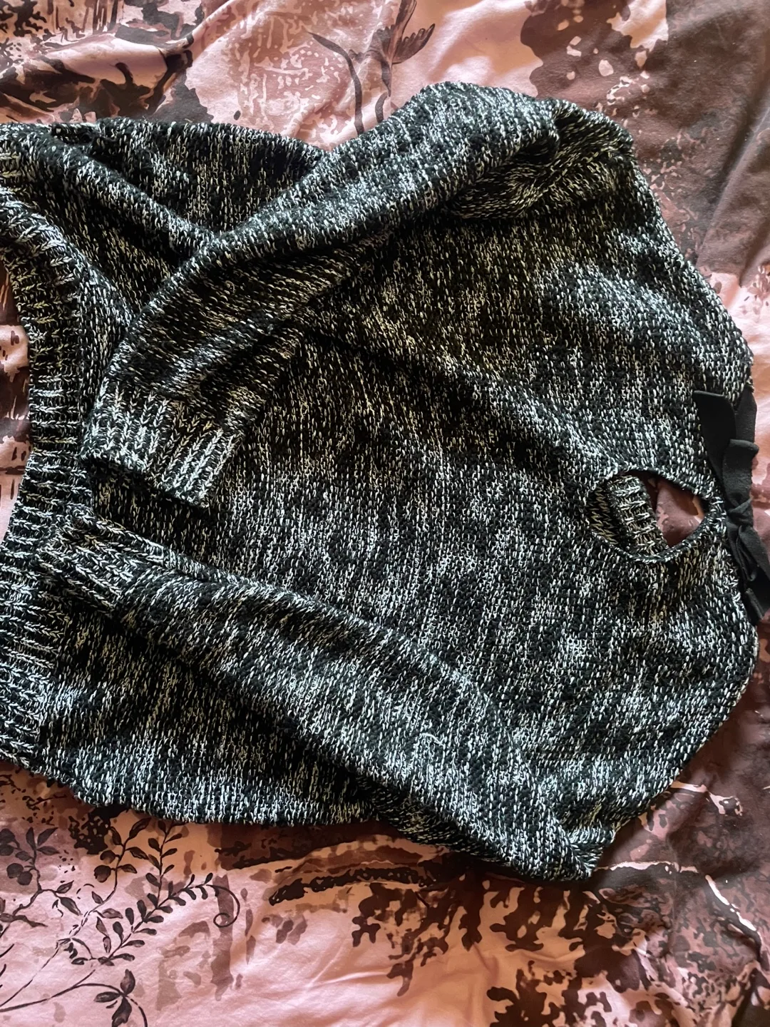 Black and White Knit Sweater with Bow Detail image indicator(2)