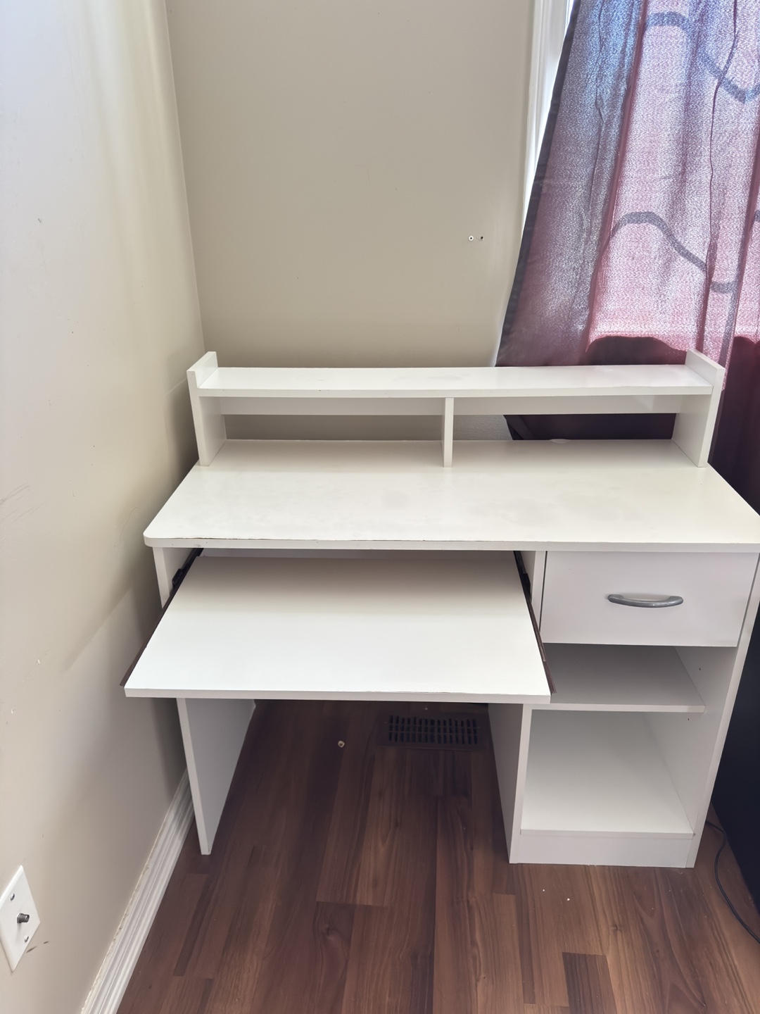 White Computer Desk with Hutch and Keyboard Tray - photo 2