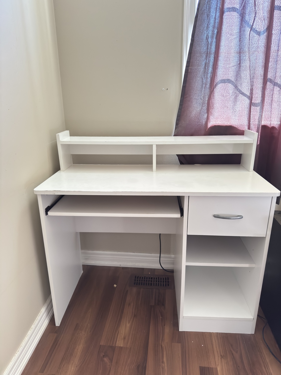 White Computer Desk with Hutch and Keyboard Tray