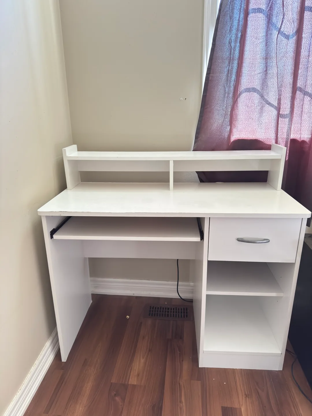White Computer Desk with Hutch and Keyboard Tray thumbnail