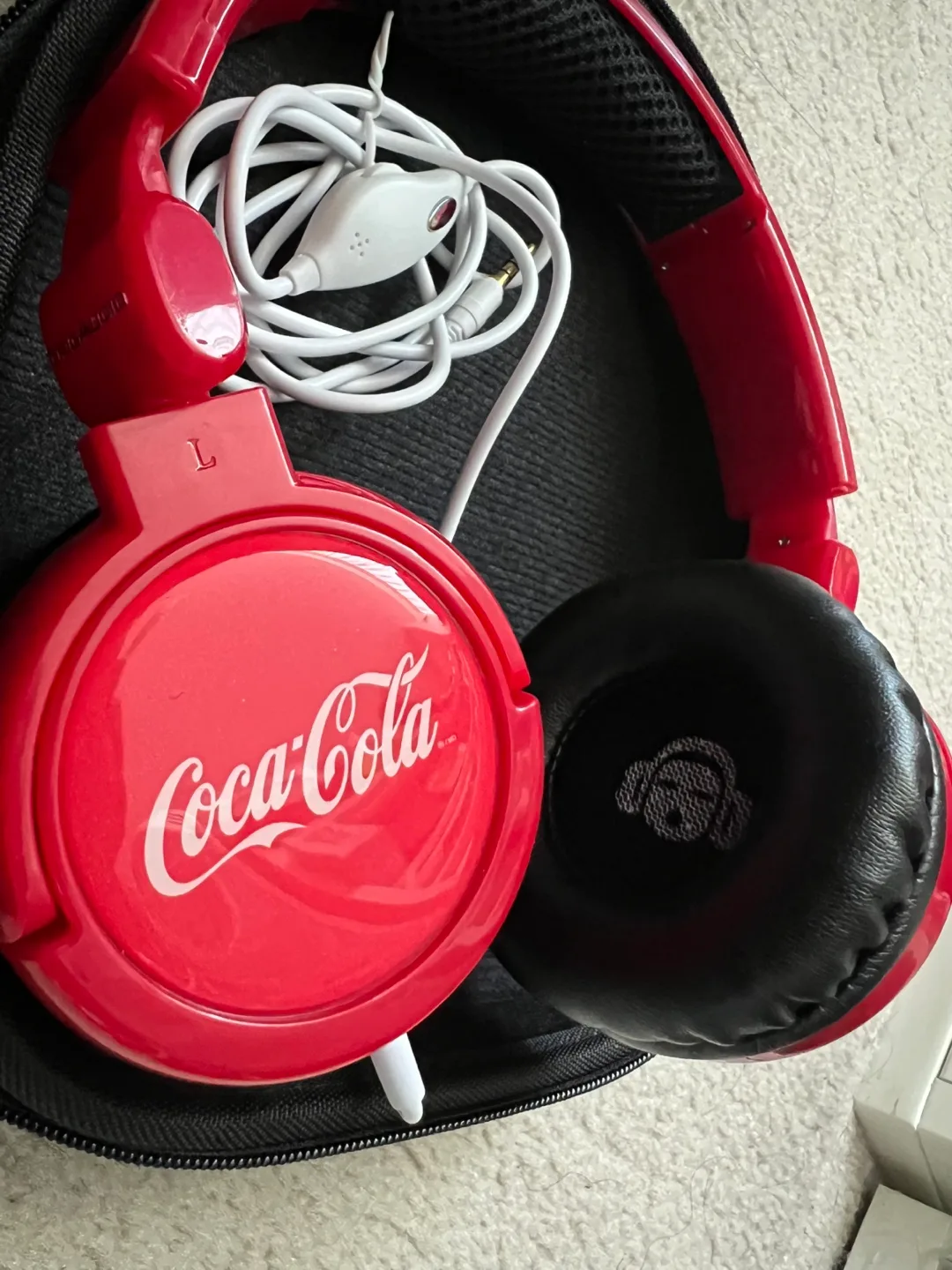 [New!] Coca-Cola Branded Headphones with Case image indicator(2)