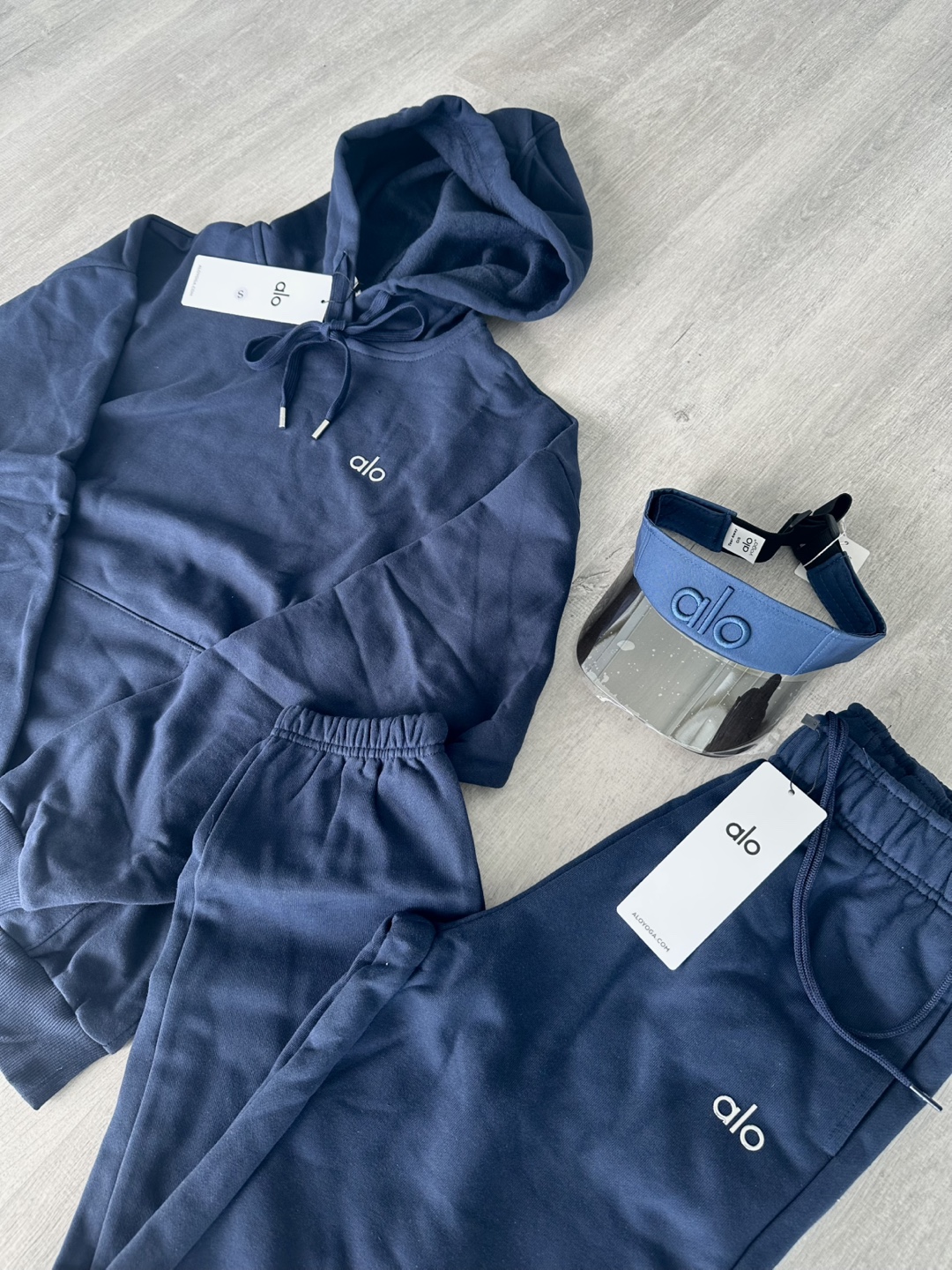 Alo Yoga 3-Piece Set: Hoodie, Joggers & Visor - Navy - photo 2