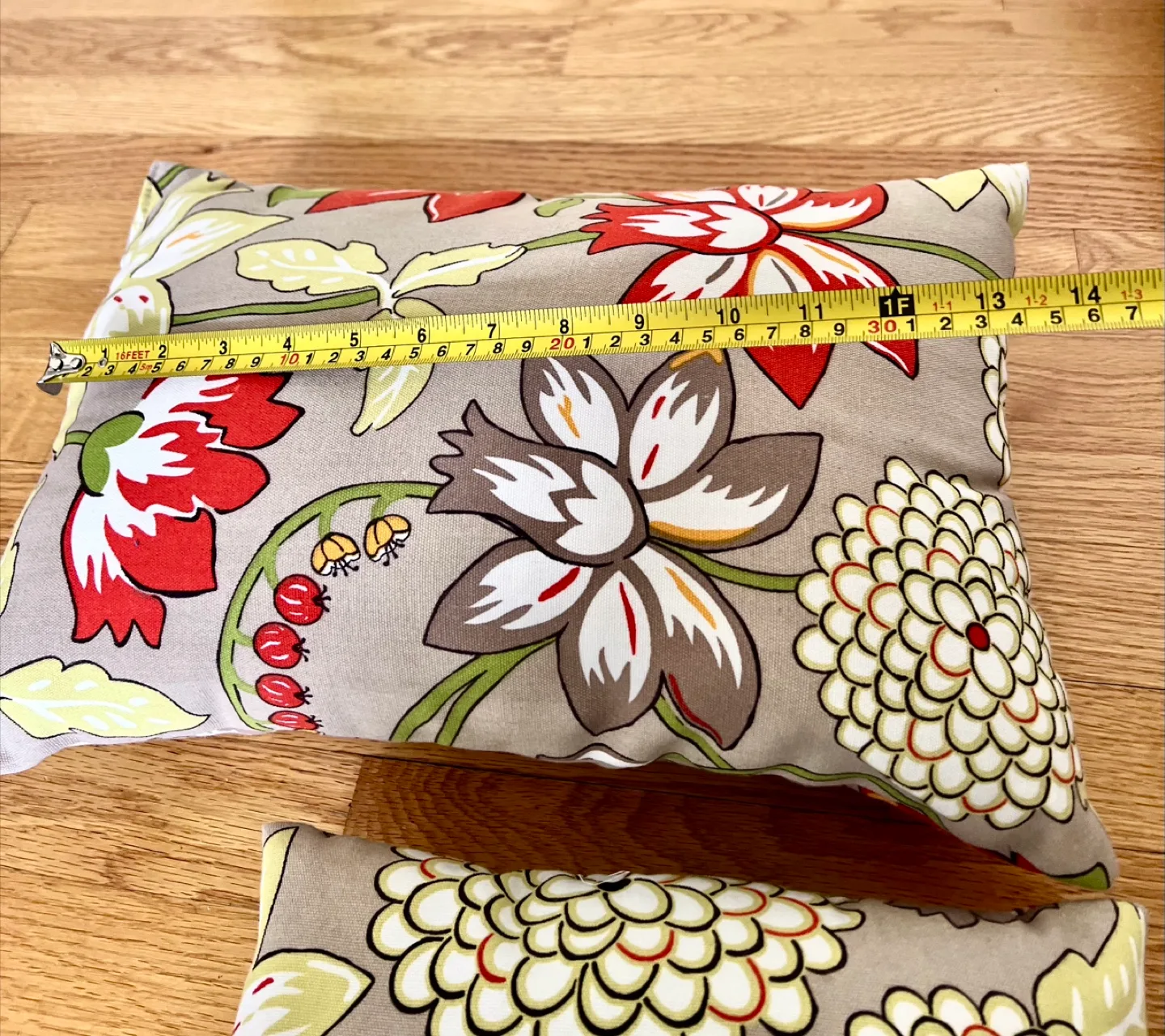 Outdoor/indoor chair cushion and 2 pillow cushions image indicator(5)