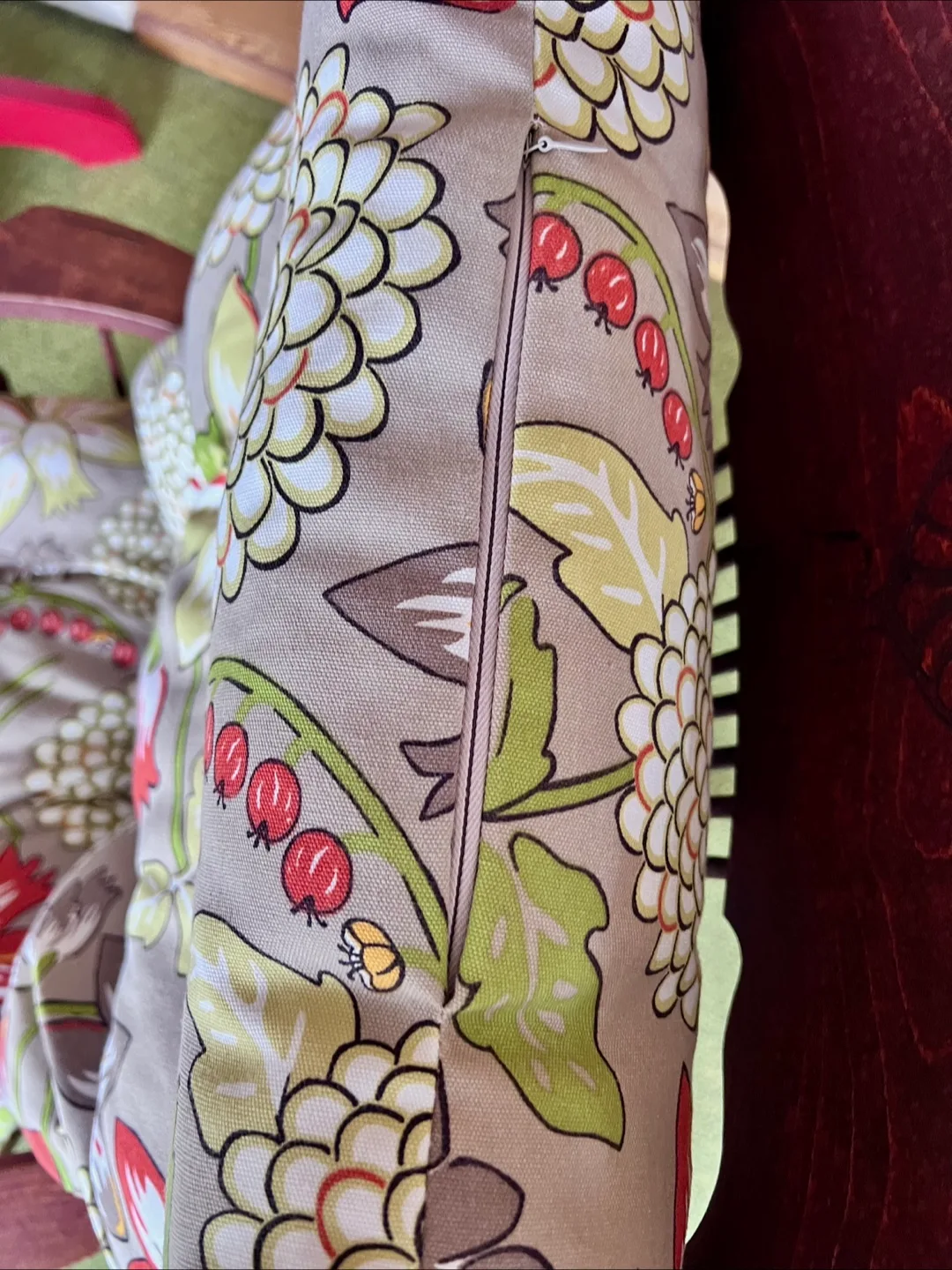 Outdoor/indoor chair cushion and 2 pillow cushions image indicator(4)