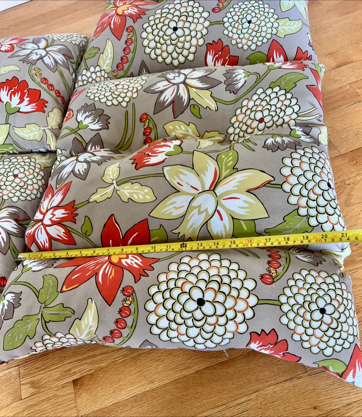 Outdoor/indoor chair cushion and 2 pillow cushions image indicator(9)