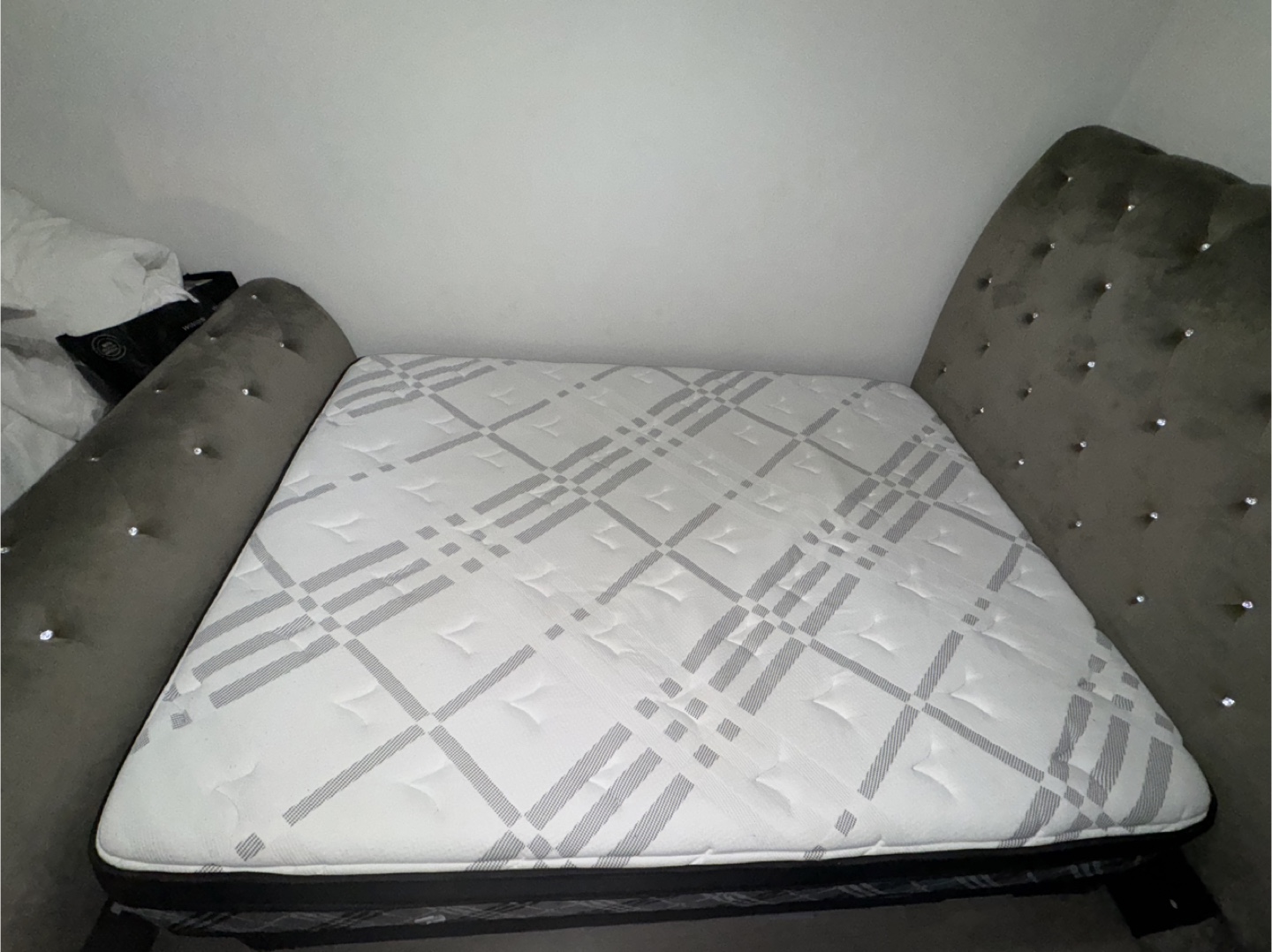 Kingsdown Mattress Queen Size - photo 2