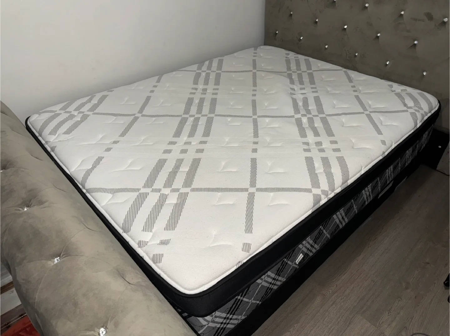 Kingsdown Mattress Queen Size thumbnail