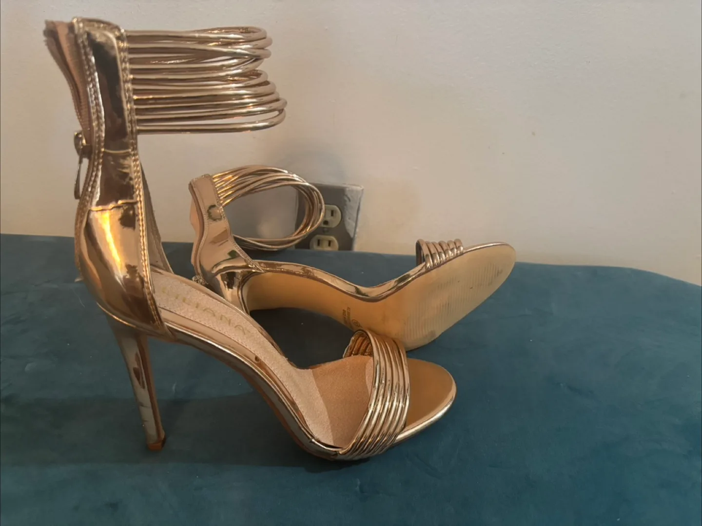 Gold High Heels, Size 10 image indicator(2)