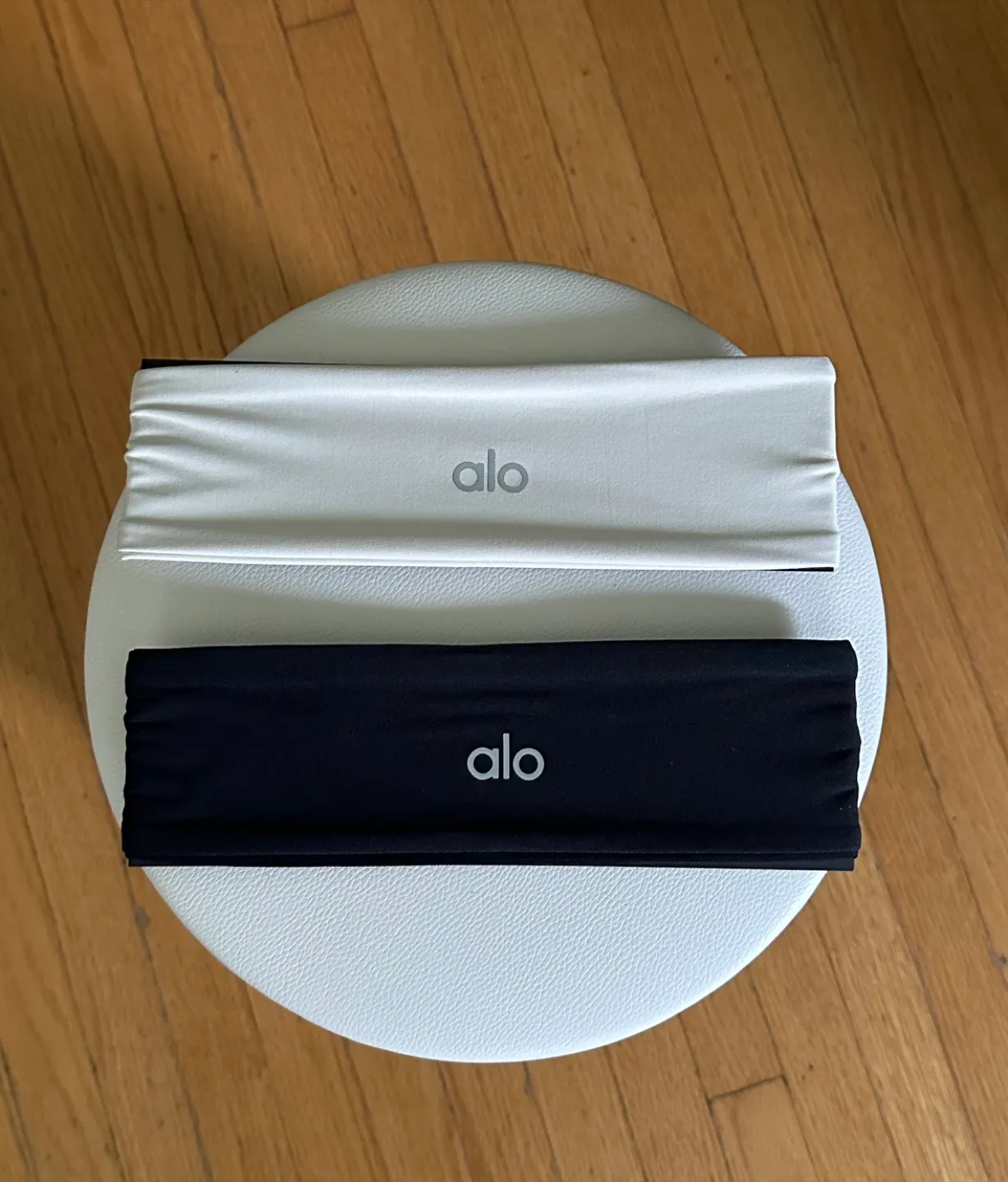 Alo Yoga Headbands - Black & Off-White -  Brand New & Authentic thumbnail