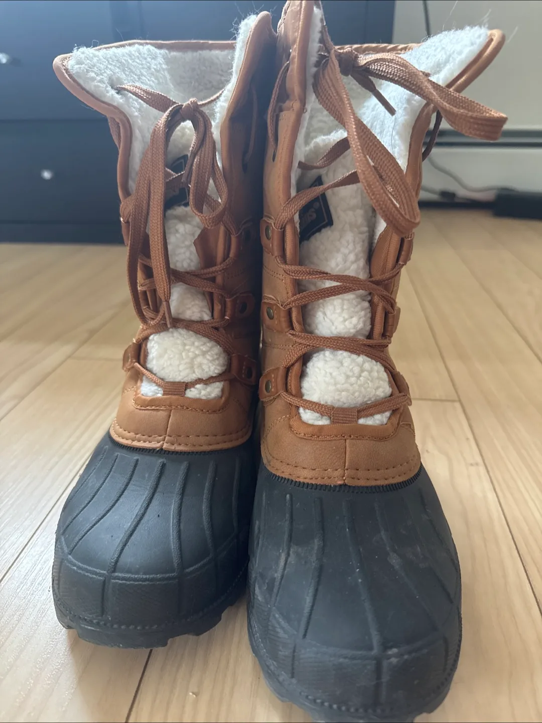 Women's Brown Winter Boots Size 8 thumbnail