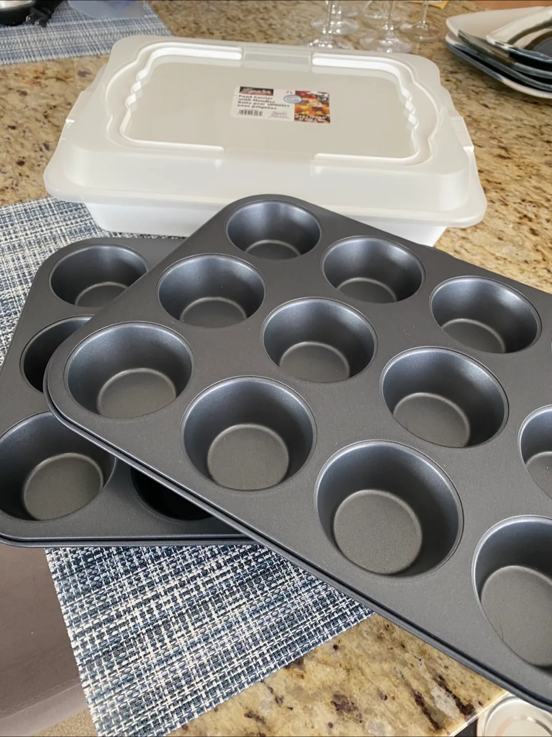 2x 12 Muffin Tins with Food Carrier thumbnail