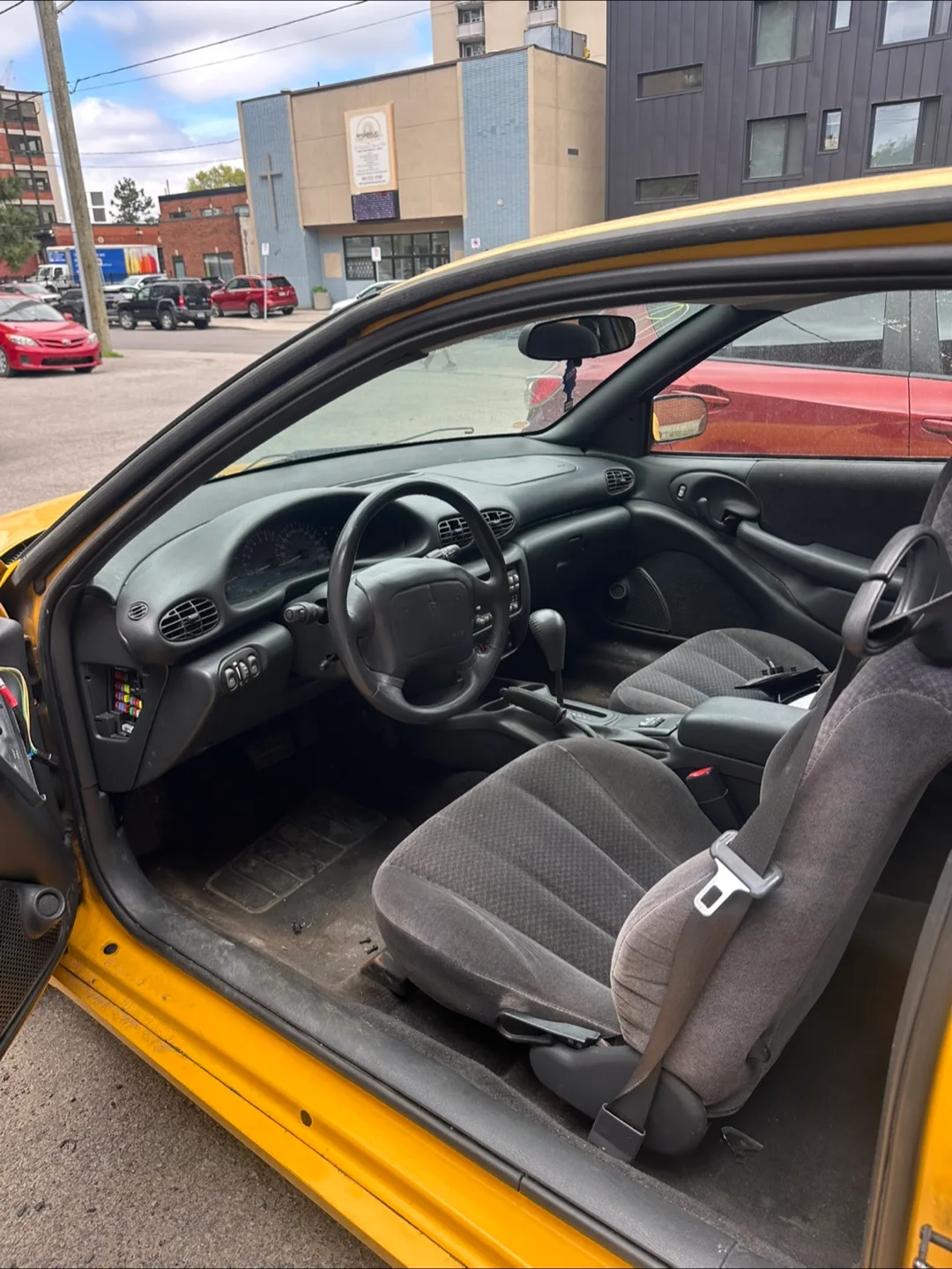 2002 Pontiac Sunfire GT - Yellow Coupe image indicator(6)