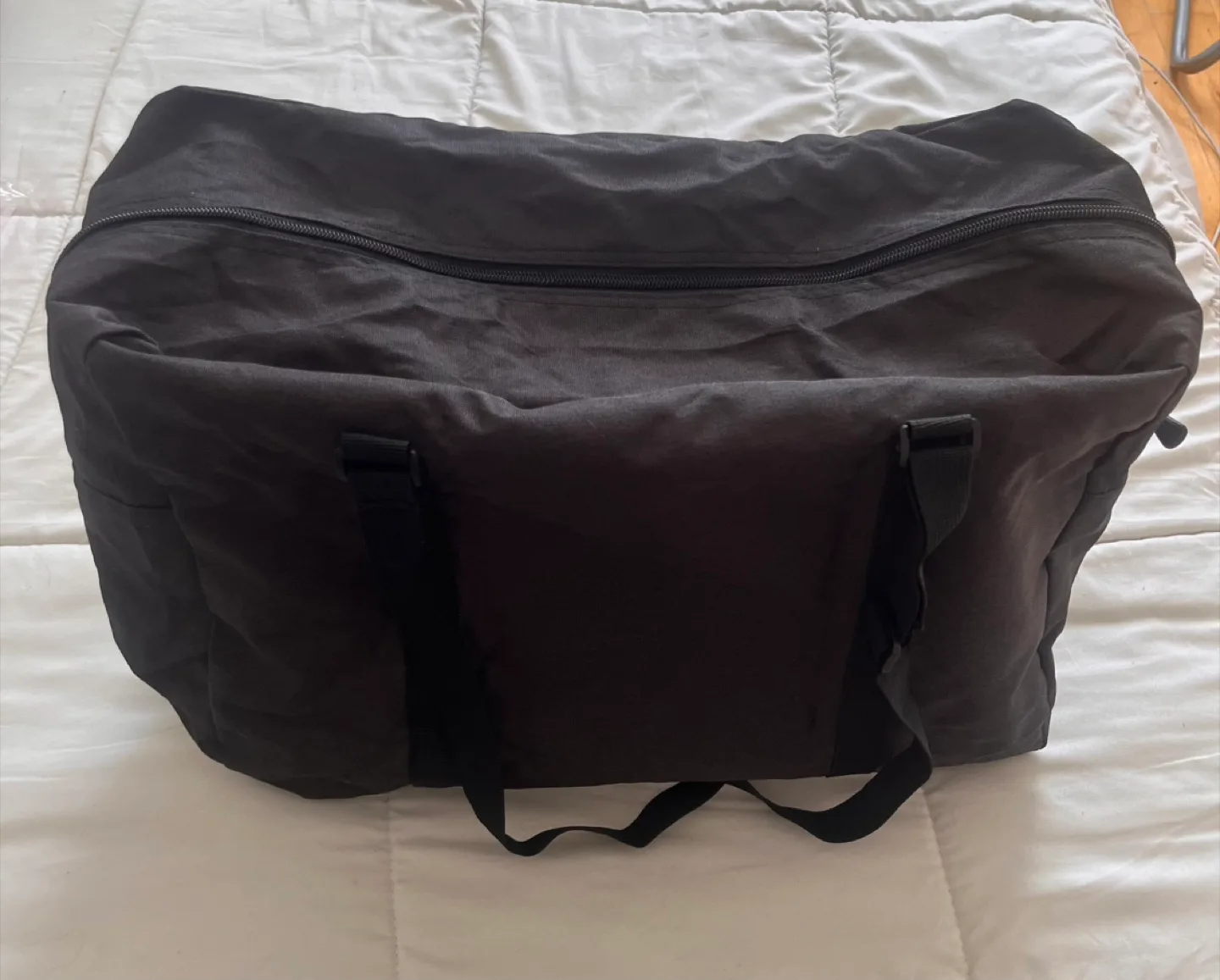 Roots Black and Grey Travel Duffle Bag image indicator(4)
