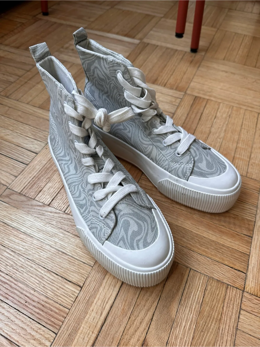 Pull&Bear Grey High Top Platform Sneakers - Women's Size 6 thumbnail