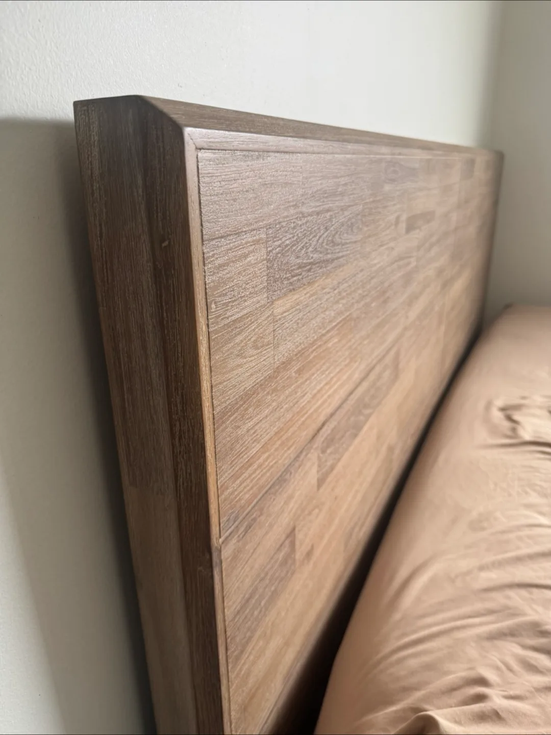 King size bed (excellent condition) image indicator(3)