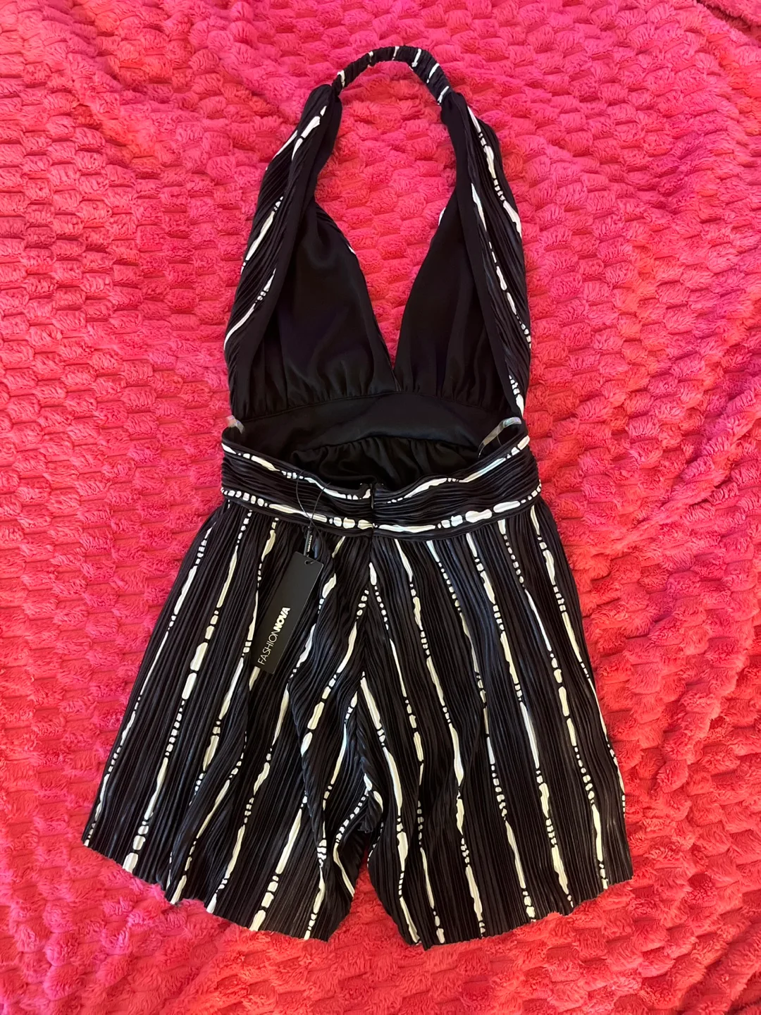 BNWT Fashion Nova Jumpsuit - Size M image indicator(3)