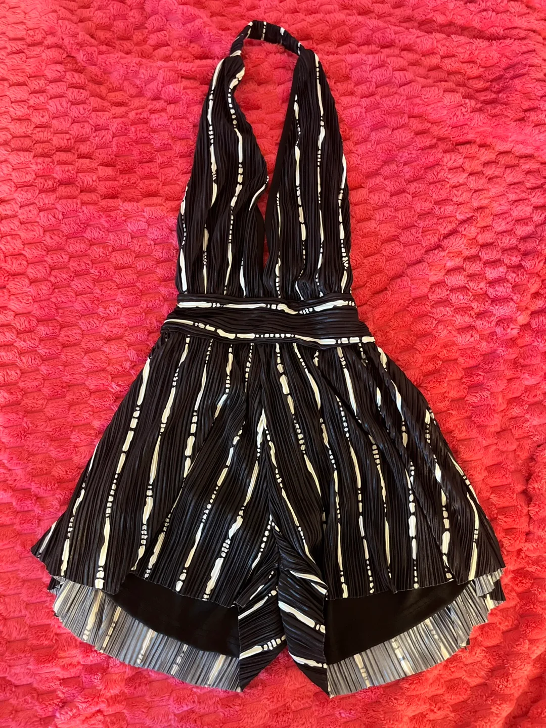 BNWT Fashion Nova Jumpsuit - Size M image indicator(2)