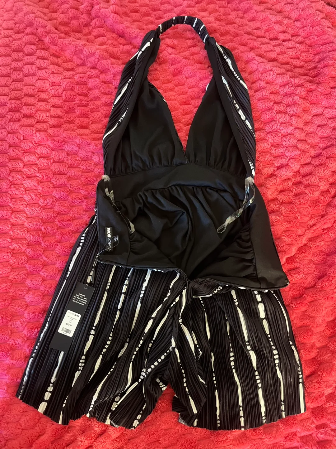BNWT Fashion Nova Jumpsuit - Size M image indicator(5)