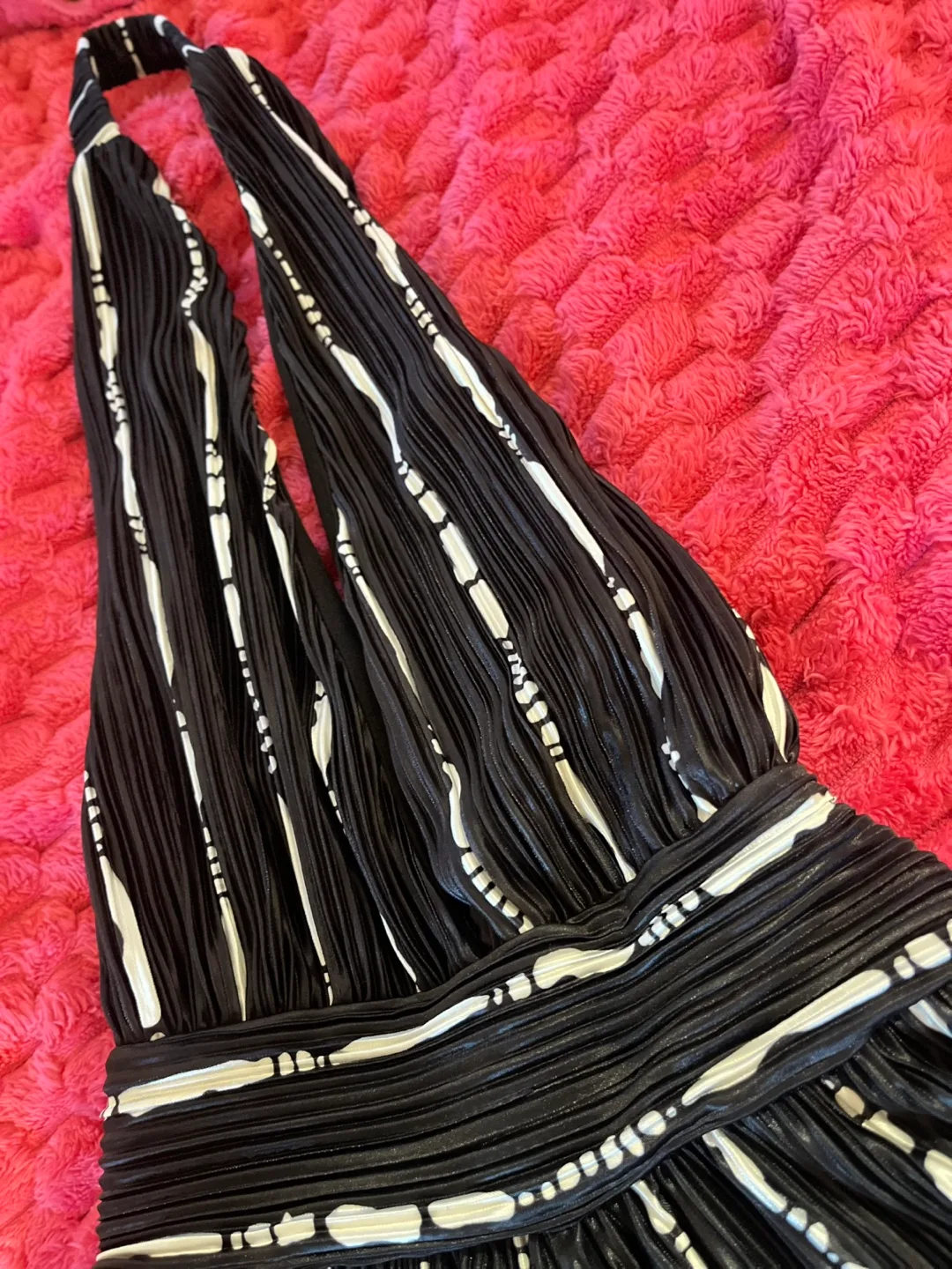 BNWT Fashion Nova Jumpsuit - Size M image indicator(4)