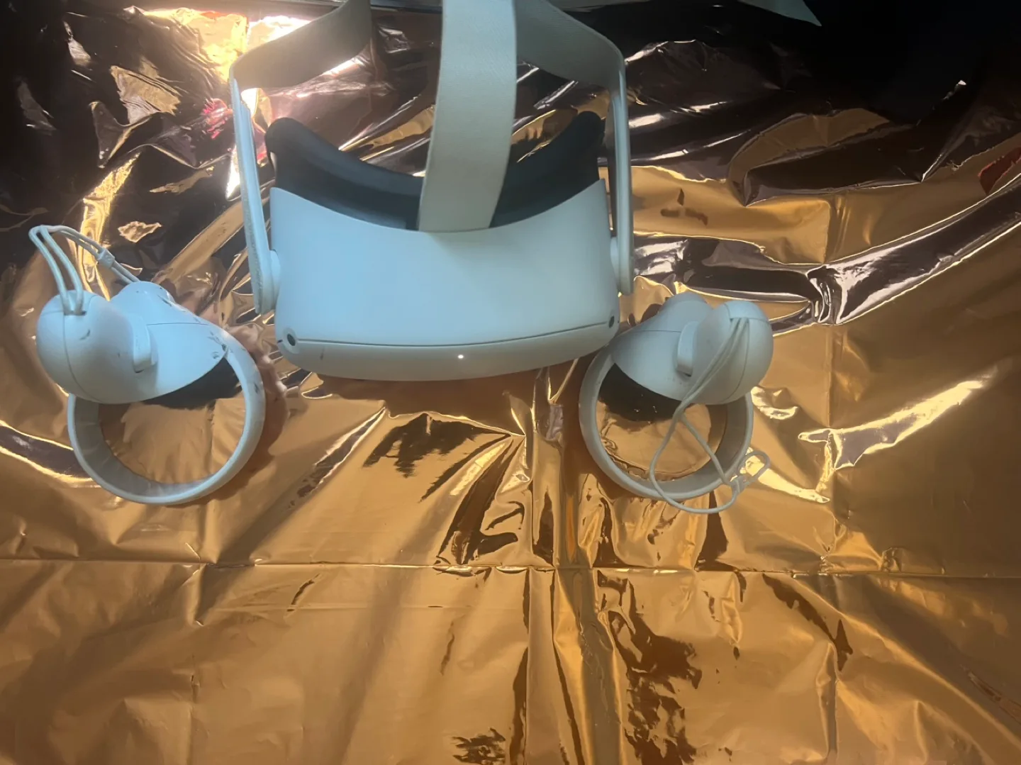 (No Charger.) Meta Quest 2 VR Headset with Controllers thumbnail
