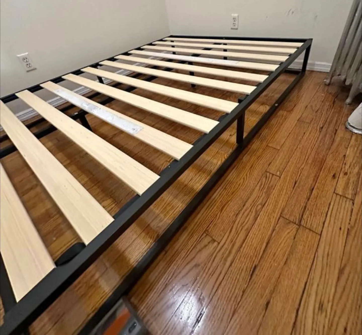 Queen Size Metal Platform Bed Frame image indicator(5)