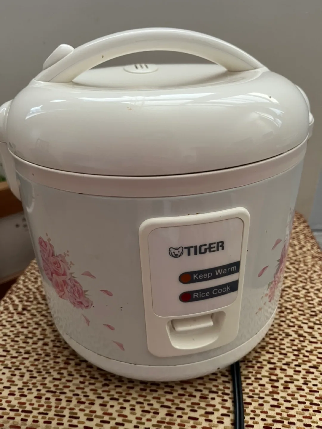 Tiger 5.5 Cup Rice Cooker - Rose Bouquet Design image indicator(2)