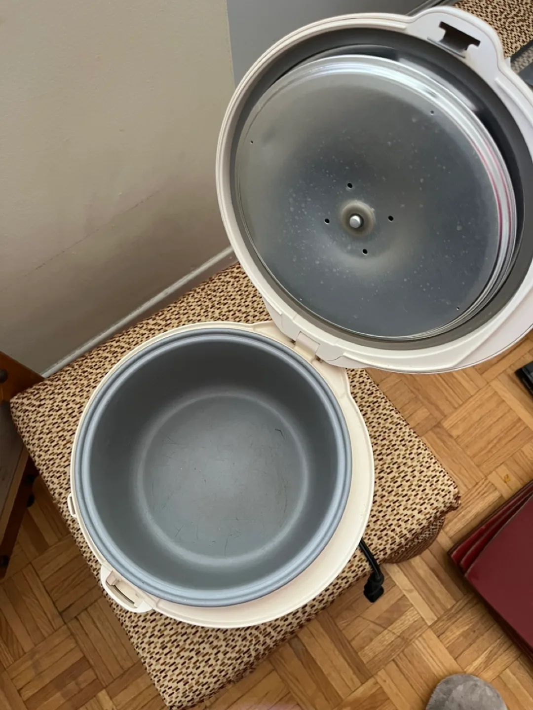 Tiger 5.5 Cup Rice Cooker - Rose Bouquet Design image indicator(4)