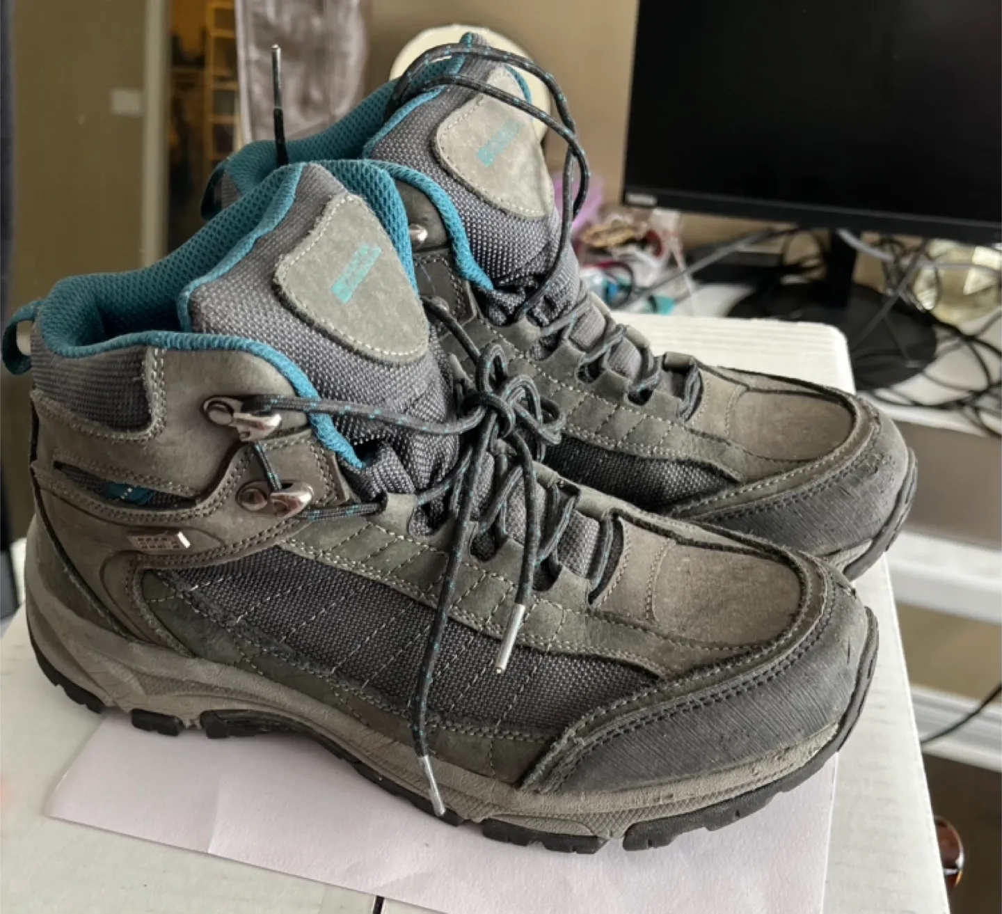 Women's Hi-Tec Hiking Boots size 7 thumbnail