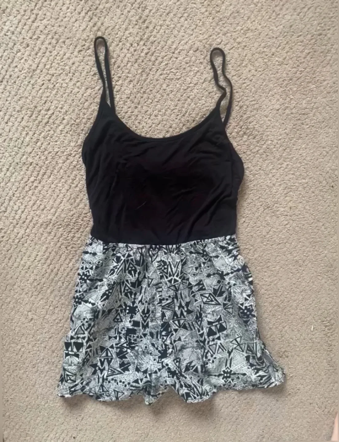 Dresses and rompers image indicator(8)